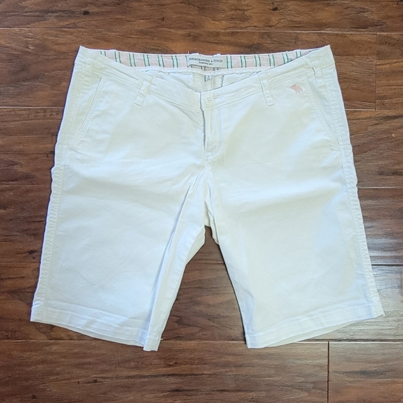 Abercrombie & Fitch Y2K Vintage Bermuda White Low Rise Shorts Size 4 - Picture 1 of 8